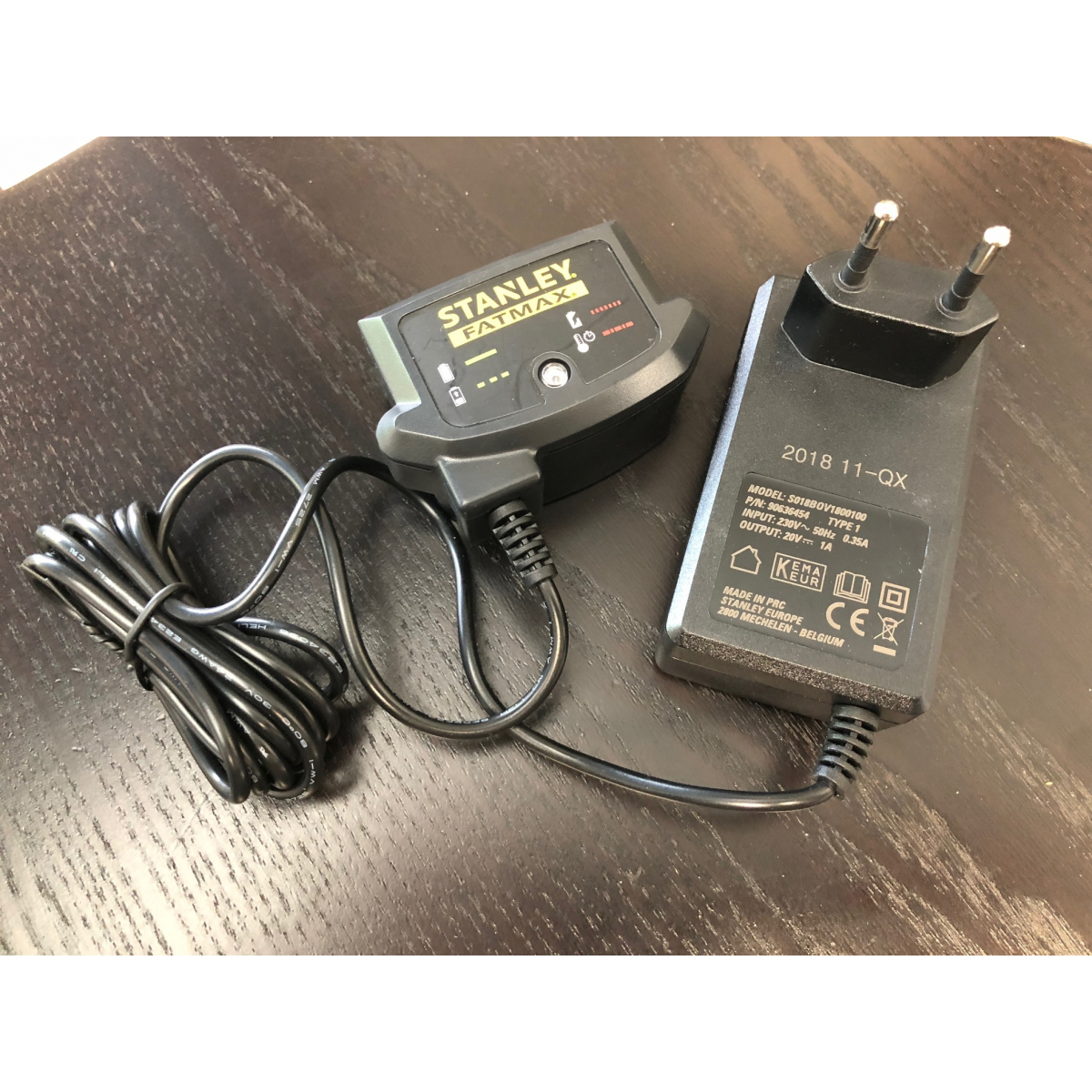 Stanley Chargeur de Batterie 18V Visseuse FMC608 FMC628 90636454