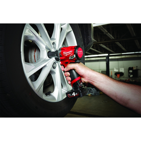 Milwaukee M12 FIW38-422X Boulonneuse à choc 3/8" 12V FUEL 1x4.0Ah et 1x2.0Ah + HD-BOX (4933464613)