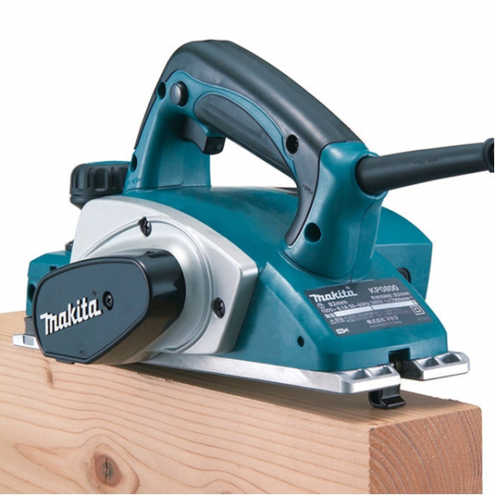 Makita KP0800J Rabot à bois 82mm 620W avec coffret de transport Makita KP0800J Rabot à bois 82mm 620W avec coffret de transport