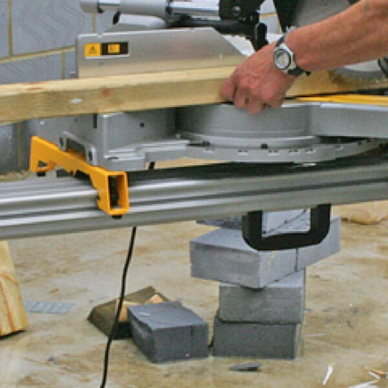 Dewalt DE7023-XJ Piètement Multi-usages pour scies à onglets + 2 Supports DE7025 Dewalt DE7023-XJ Piètement Multi-usages pour scies à onglets + 2 Supports DE7025