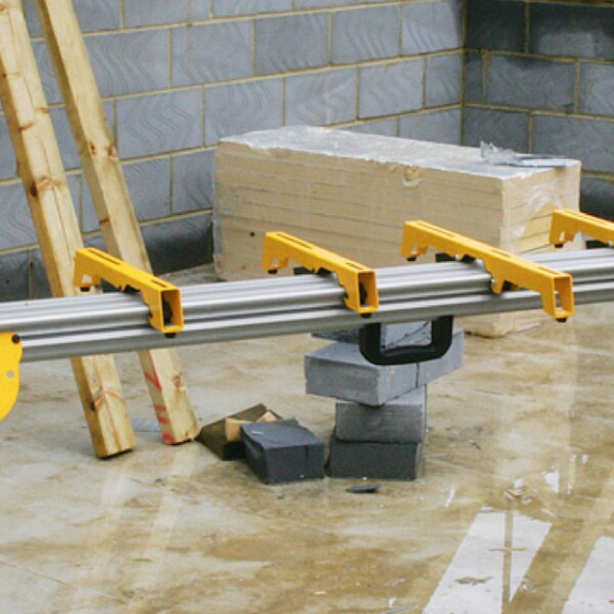 Dewalt DE7023-XJ Piètement Multi-usages pour scies à onglets + 2 Supports DE7025 Dewalt DE7023-XJ Piètement Multi-usages pour scies à onglets + 2 Supports DE7025