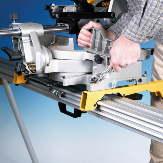 Dewalt DE7023-XJ Piètement Multi-usages pour scies à onglets + 2 Supports DE7025 Dewalt DE7023-XJ Piètement Multi-usages pour scies à onglets + 2 Supports DE7025