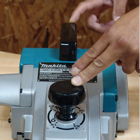 Makita 1806B Rabot de charpente 170mm 1700W avec caisse de transport en Bois