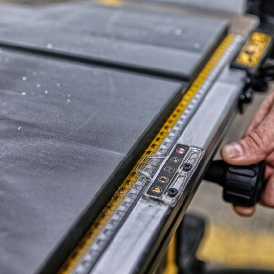 Dewalt DWE7492-QS Scie sur Table ø250mm 2000W Dewalt DWE7492-QS Scie sur Table ø250mm 2000W