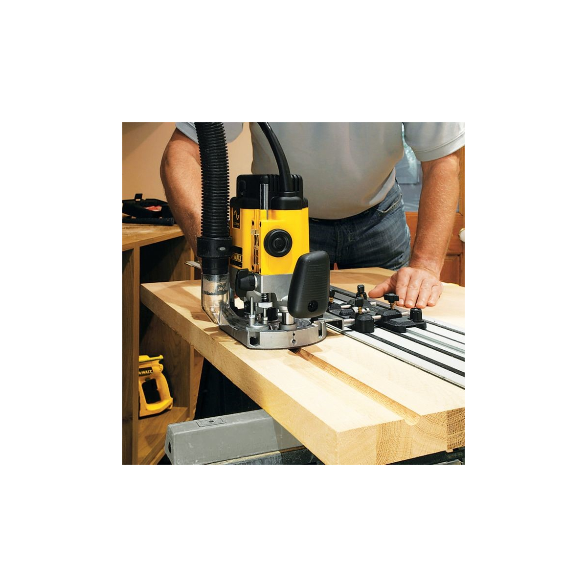 DEWALT Base plongeante pour défonceuse compacte, tiges en acier pour course  plongeante lisse (DNP612) : : Bricolage