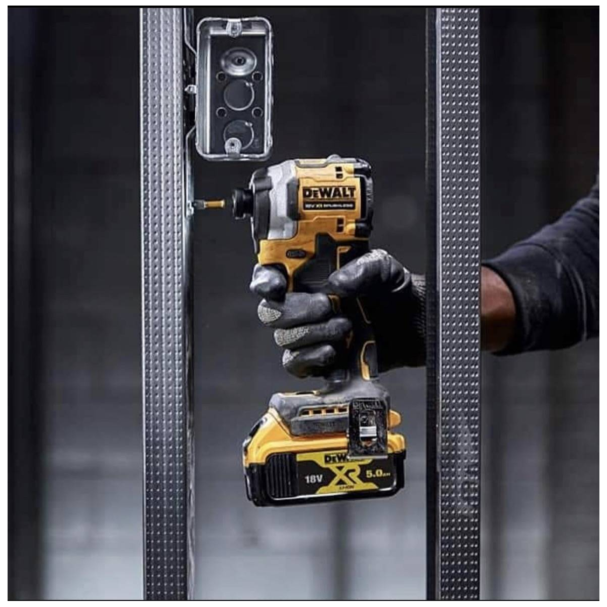 DeWalt DCF850NT-XJ Visseuse à chocs 3 Vitesses 18V 208Nm XR