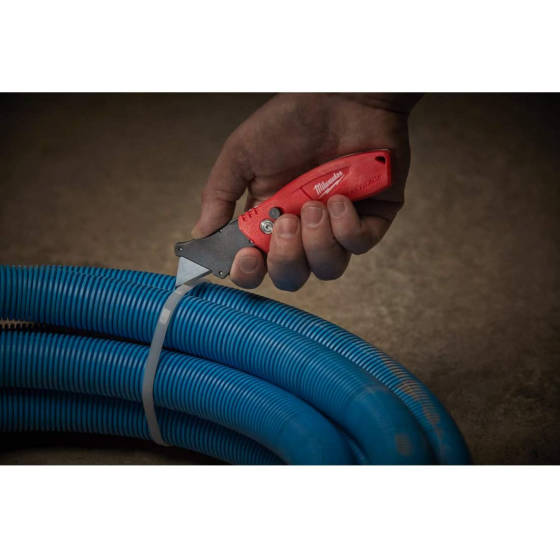 Milwaukee Cutter de poche compact fastback (4932471356) Milwaukee Cutter de poche compact fastback (4932471356)