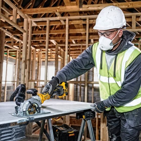 DeWalt DCS571N-XJ Scie Circulaire sans fil 18V 115mm (Machine seule) DeWalt DCS571N-XJ Scie Circulaire sans fil 18V 115mm (Machine seule)