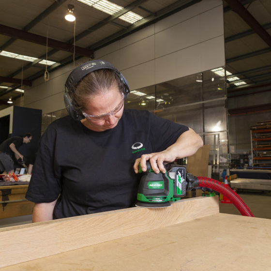 Hikoki SV1813DA W2Z Ponceuse excentrique sans fil 18V 125mm avec coffret HitCase 2