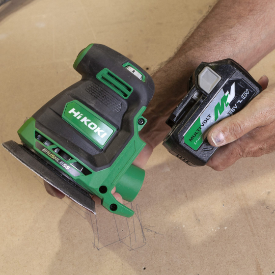 Hikoki SV1813DA W2Z Ponceuse excentrique sans fil 18V 125mm avec coffret HitCase 2