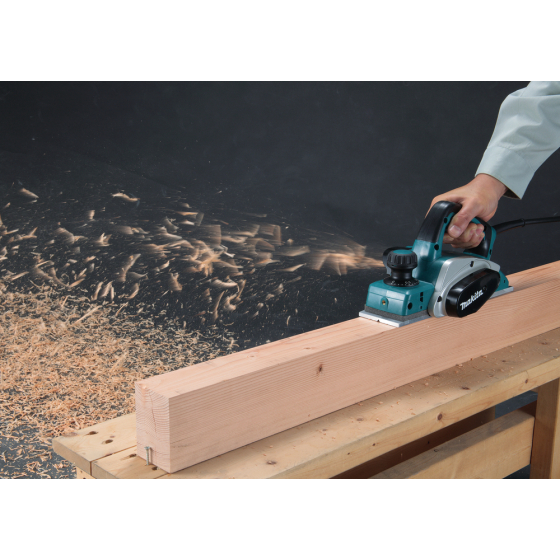 Makita KP0800J Rabot à bois 82mm 620W avec coffret de transport Makita KP0800J Rabot à bois 82mm 620W avec coffret de transport