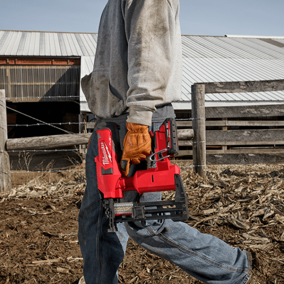 Milwaukee M18 FFUS-0C Agrafeuse pour clôture 40-50mm FUEL (4933479834) Milwaukee M18 FFUS-0C Agrafeuse pour clôture 40-50mm FUEL (4933479834)