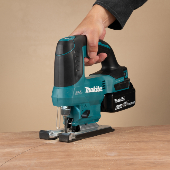 Makita DJV184Z Scie Sauteuse 18V Brushless sans fil (Machine Seule) Makita DJV184Z Scie Sauteuse 18V Brushless sans fil (Machine Seule)