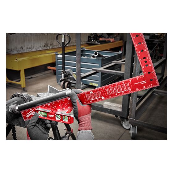 Milwaukee Équerres de menuisier métrique 600mm (4932472126) Milwaukee Équerres de menuisier métrique 600mm (4932472126)