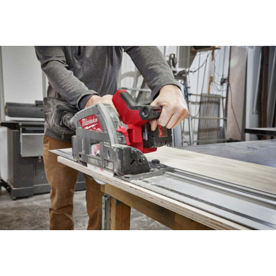 Milwaukee M18 FPS55-552P Scie circulaire plongeant 18V Fuel ø165mm 2x5.5Ah PACKOUT (4933478778) Milwaukee M18 FPS55-552P Scie circulaire plongeant 18V Fuel ø165mm 2x5.5Ah PACKOUT (4933478778)