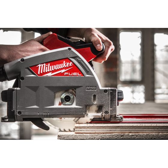 Milwaukee M18 FPS55-552P Scie circulaire plongeante 18V Fuel ø165mm 2x5.5Ah PACKOUT XL (4933478778) Milwaukee M18 FPS55-552P Scie circulaire plongeante 18V Fuel ø165mm 2x5.5Ah PACKOUT XL (4933478778)