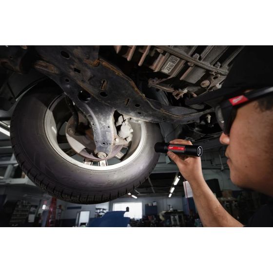 Milwaukee L4 FL2000-30 Lampe de poche LED USB rechargeable 2000 Lumens (4933479637) Milwaukee L4 FL2000-30 Lampe de poche LED USB rechargeable 2000 Lumens (4933479637)