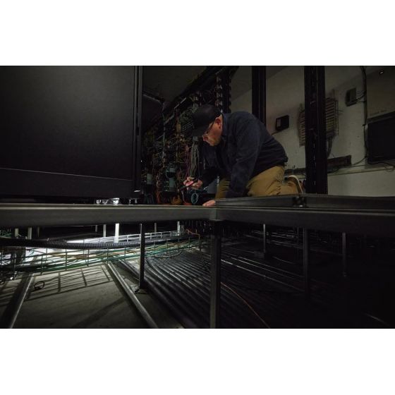 Milwaukee L4 FL2000-30 Lampe de poche LED USB rechargeable 2000 Lumens (4933479637) Milwaukee L4 FL2000-30 Lampe de poche LED USB rechargeable 2000 Lumens (4933479637)