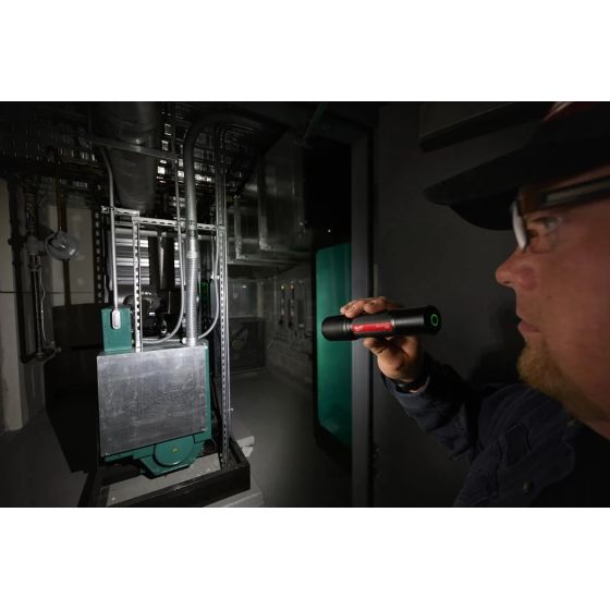 Milwaukee L4 FL2000-30 Lampe de poche LED USB rechargeable 2000 Lumens (4933479637) Milwaukee L4 FL2000-30 Lampe de poche LED USB rechargeable 2000 Lumens (4933479637)