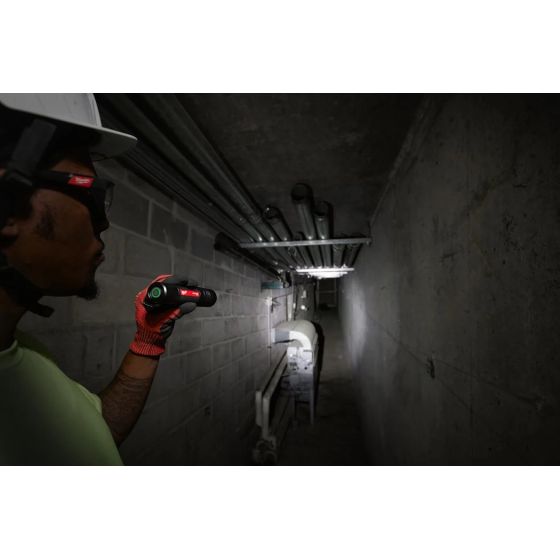 Milwaukee L4 FL2000-30 Lampe de poche LED USB rechargeable 2000 Lumens (4933479637) Milwaukee L4 FL2000-30 Lampe de poche LED USB rechargeable 2000 Lumens (4933479637)