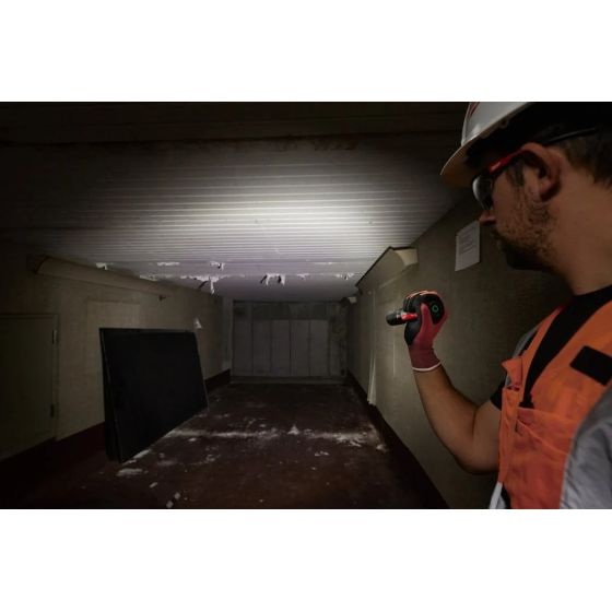 Milwaukee L4 FL2000-30 Lampe de poche LED USB rechargeable 2000 Lumens (4933479637) Milwaukee L4 FL2000-30 Lampe de poche LED USB rechargeable 2000 Lumens (4933479637)