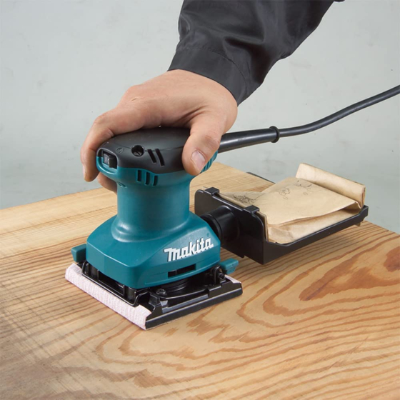 Makita BO4557 Ponceuse vibrante de finition 180W 114x140mm Makita BO4557 Ponceuse vibrante de finition 180W 114x140mm