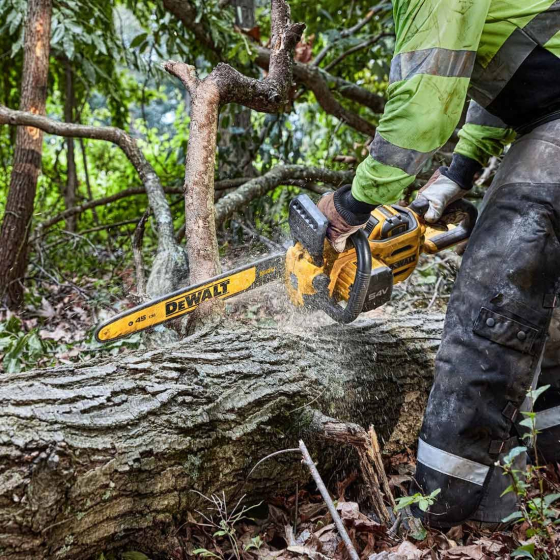 Dewalt DCMCS574N-XJ Tronçonneuse sans fil 54V Flexvolt avec guide de 40cm (Machine seule) Dewalt DCMCS574N-XJ Tronçonneuse sans fil 54V Flexvolt avec guide de 40cm (Machine seule)