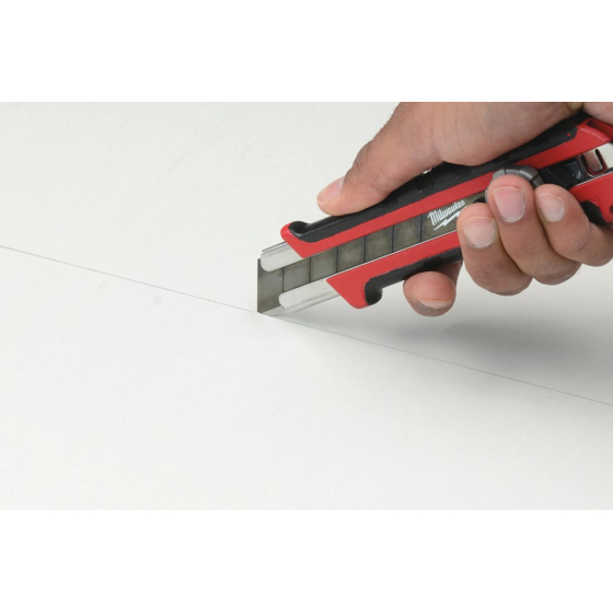 Milwaukee Cutter à lame sécable 25mm (48221962) Milwaukee Cutter à lame sécable 25mm (48221962)