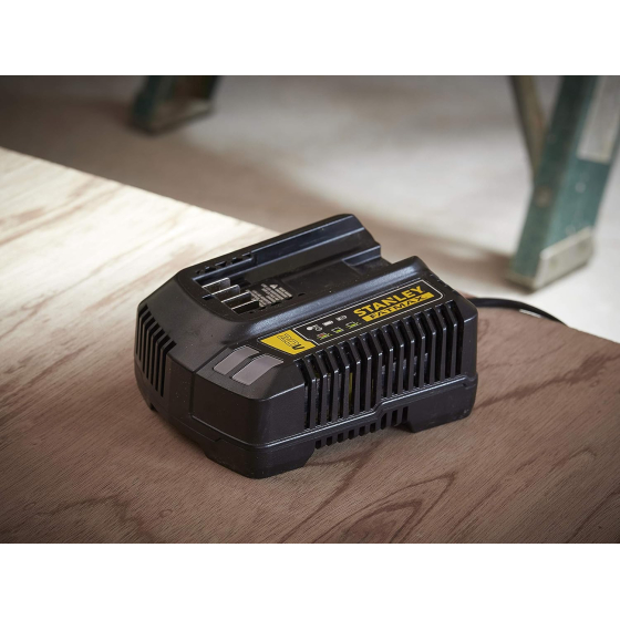 Stanley Chargeur de Batterie 18V & 20V 4.0Ah FATMAX (SFMCB14-QW)