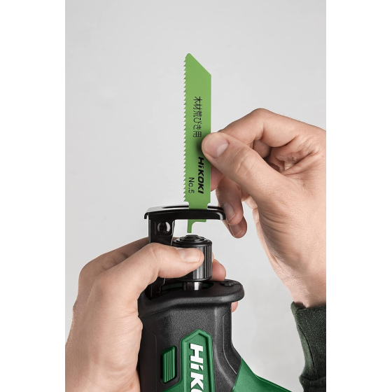 Hikoki CR18DMAWWZ Scie Sabre pendulaire sans fil 18V 2x4.0Ah avec coffret de transport