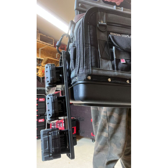 StealthMounts Supports de batteries Milwaukee 18V avec poignée BD-MW18-H-1 StealthMounts Supports de batteries Milwaukee 18V avec poignée BD-MW18-H-1