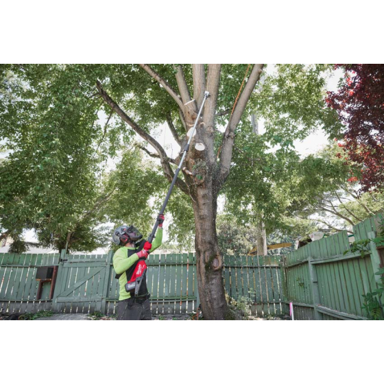 Milwaukee M18 FTPS30-0 Tronçonneuse d'élagage sur perche 18V Fuel 30cm (4933480868) Milwaukee M18 FTPS30-0 Tronçonneuse d'élagage sur perche 18V Fuel 30cm (4933480868)