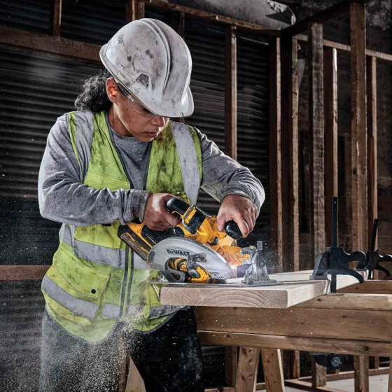 Dewalt DCS573NT-XJ Scie Circulaire 67mm sans fil 18V XRP Advantage 190mm (Machine Seule)