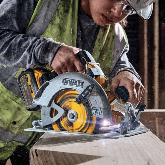 Dewalt DCS573NT-XJ Scie Circulaire 67mm sans fil 18V XRP Advantage 190mm (Machine Seule)