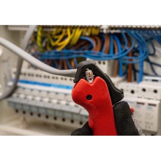 Milwaukee Pince à dénuder 4 en 1 ø6 mm² à ø13 mm² (4932498270)