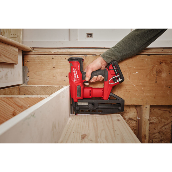 Milwaukee M18 FN16GS-0X Cloueur de finition droit calibre 16 25-64mm (4933493353)