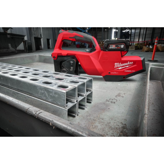 Milwaukee M18 STSO-0B Coupe rail de supportage FORCE LOGIC™ (4933492097)