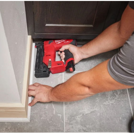 Milwaukee M12 FCN18GS-202X Cloueur de finition M12 FUEL 16 à 38mm 2x2Ah (4933493355)