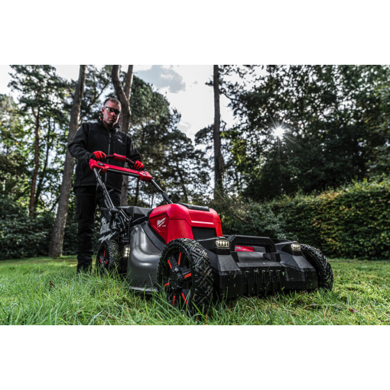 Milwaukee M18 F2LM46-802 Tondeuse à gazon 18V autotractée FUEL 2x8Ah (4933492011)