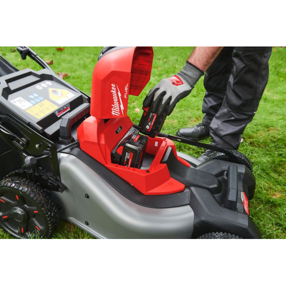 Milwaukee M18 F2LM53-122 Tondeuse à gazon 18V autotractée FUEL 2x12Ah (4933479585)
