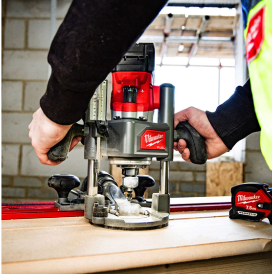 Milwaukee Guide parallèle pour défonceuse M18FTR, M18FTR8 et M18FR12 (4932493306) Milwaukee Guide parallèle pour défonceuse M18FTR, M18FTR8 et M18FR12 (4932493306)