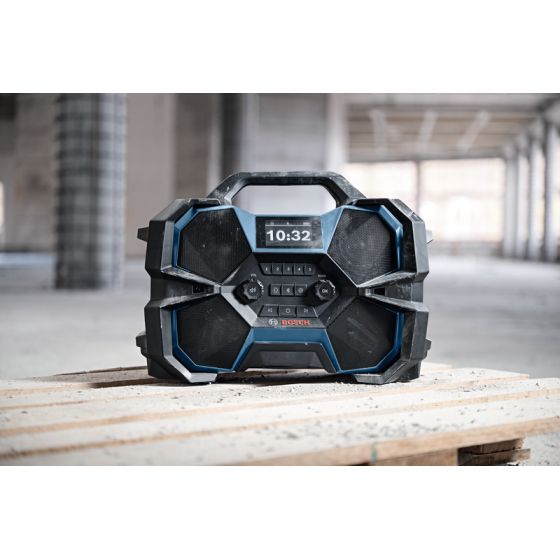 Bosch GPB 18VH-6 SRC Professional radio de chantier sans fil 12V & 18V DAB+, FM, Bluetooth et AUX (06014A6200) Bosch GPB 18VH-6 SRC Professional radio de chantier sans fil 12V & 18V DAB+, FM, Bluetooth et AUX (06014A6200)