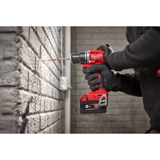 Milwaukee M18 BLPDRC-502C Perceuse à Percussion 18V Brushless 2x5Ah (4933492826)