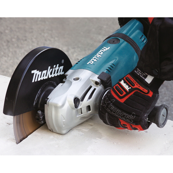 Makita GA9030KDX2 Meuleuse d'angle ø230mm 2400W avec coffret et disque diamants Makita GA9030KDX2 Meuleuse d'angle ø230mm 2400W avec coffret et disque diamants