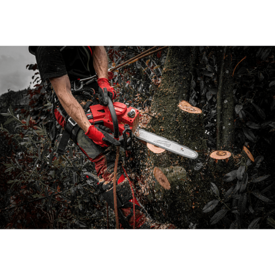 Milwaukee M18 FTHCHS35-802 Tronçonneuse d'élagage 18V Fuel 35cm avec batterie 2x8.0Ah FORGE (4933499222) Milwaukee M18 FTHCHS35-802 Tronçonneuse d'élagage 18V Fuel 35cm avec batterie 2x8.0Ah FORGE (4933499222)