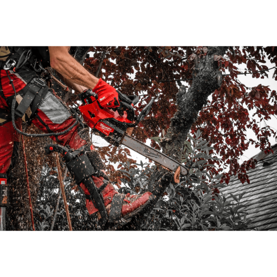 Milwaukee M18 FTHCHS30-802 Tronçonneuse d'élagage 18V Fuel 30cm avec batterie 2x8.0Ah FORGE (4933499221) Milwaukee M18 FTHCHS30-802 Tronçonneuse d'élagage 18V Fuel 30cm avec batterie 2x8.0Ah FORGE (4933499221)