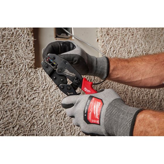 Milwaukee Pince à sertir cliquet cosses isolées 0,3 mm² à 6 mm² (4932499025)