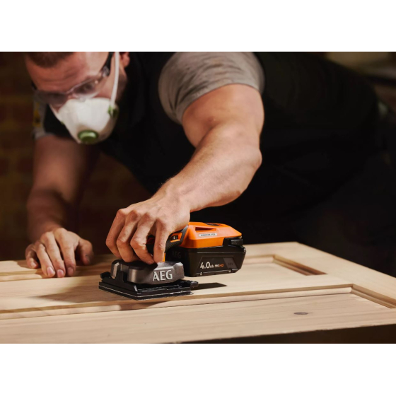 AEG BFS18SBL-14-0 Ponceuse vibrante 1/4" de feuille sans fil 18V (4935498213)