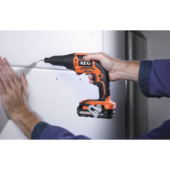 AEG BTS18BLBSA-202C Visseuse à placo Brushless 18V 5 Nm 2x2.0Ah avec chargeur de bande (4935498181)