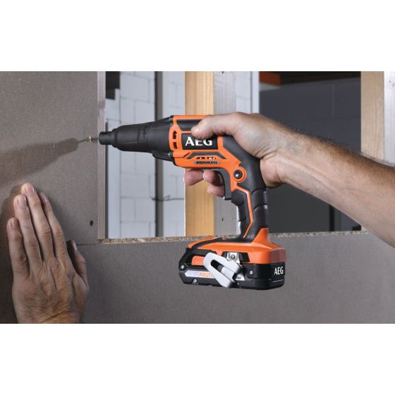 AEG BTS18BLBSA-202C Visseuse à placo Brushless 18V 5 Nm 2x2.0Ah avec chargeur de bande (4935498181)